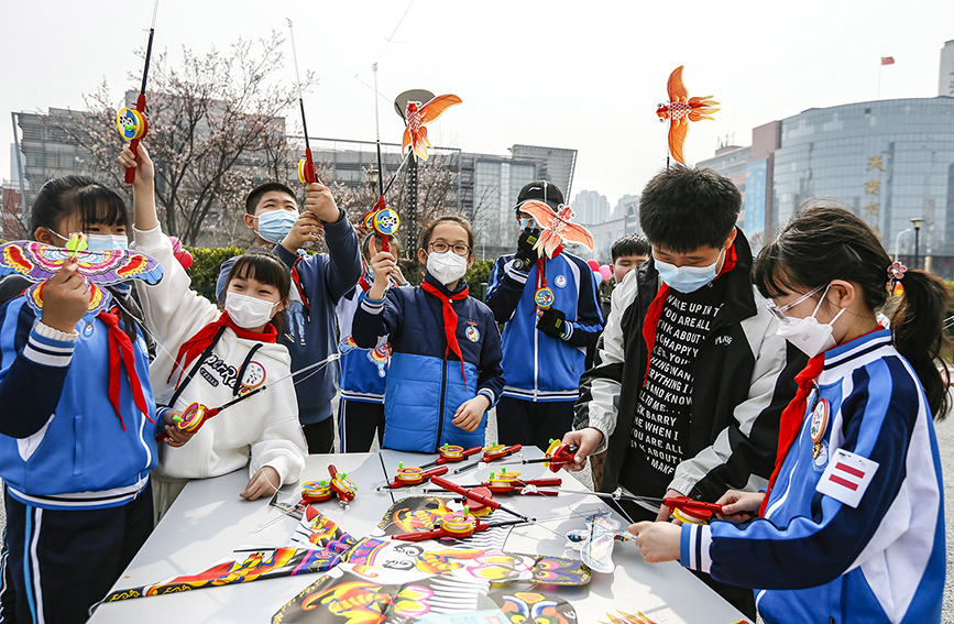 少年儿童自制风筝。天津市少年儿童活动中心供图