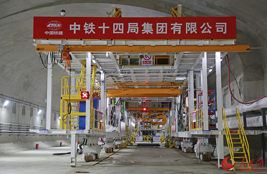京滨城际铁路天津机场2号隧道工程现场。人民网记者 崔新耀摄