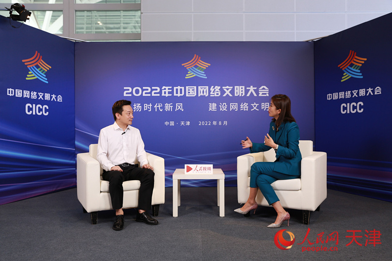 网易集团党委书记、副总裁刘杰接受采访。人民网 孙翼飞摄