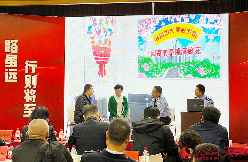 情景剧《理想与现实》。实习生李想摄